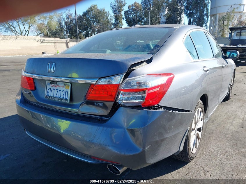 2013 HONDA ACCORD VIN: 1HGCR3F88DA014795