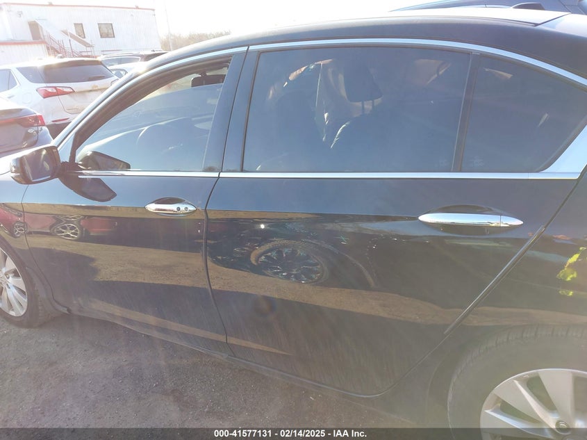 2013 HONDA ACCORD VIN: 1HGCR3F86DA041705