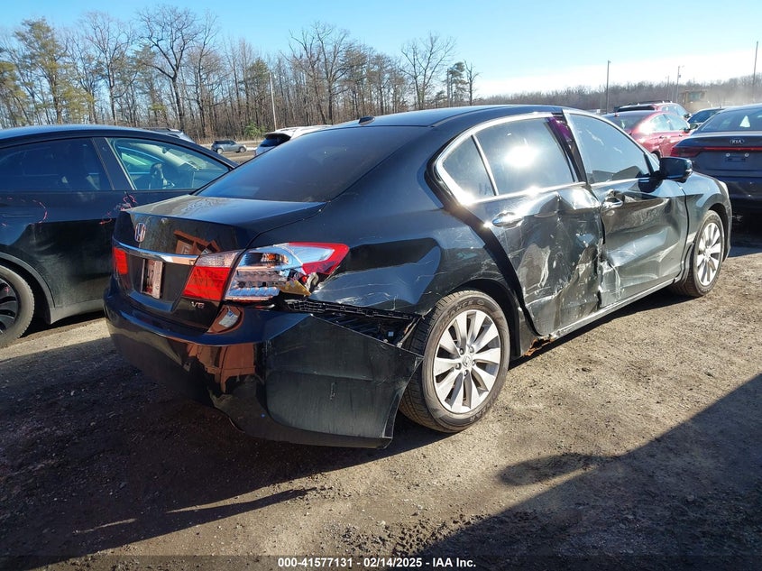 2013 HONDA ACCORD VIN: 1HGCR3F86DA041705