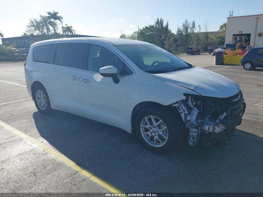 2022 Chrysler Voyager Lx