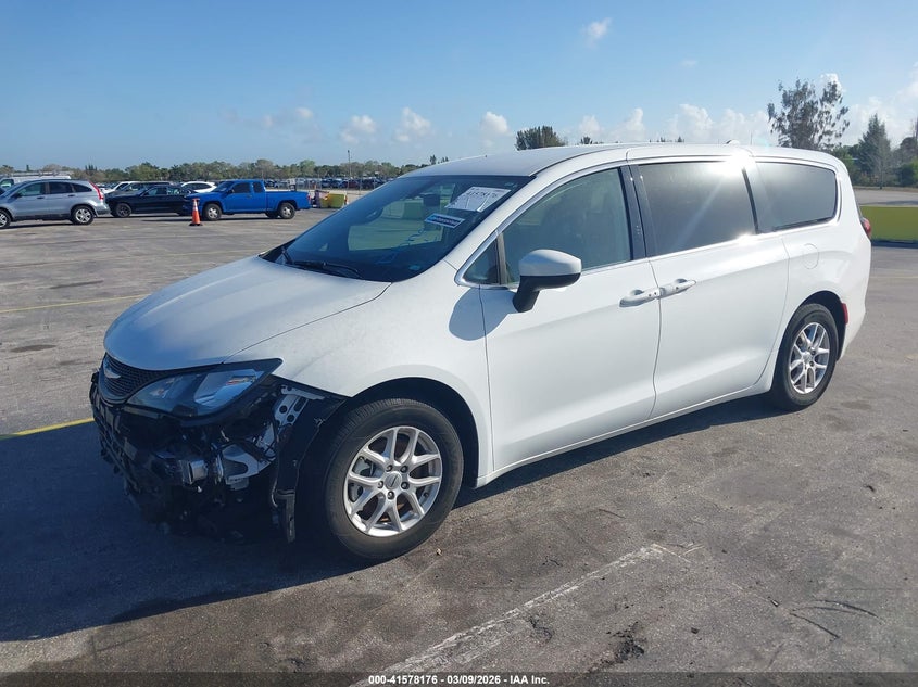 2022 Chrysler Voyager Lx