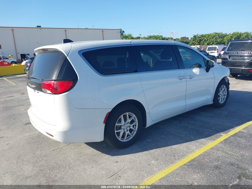 2022 Chrysler Voyager Lx