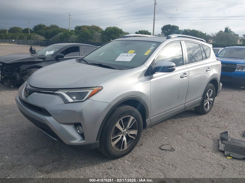 2018 TOYOTA RAV4 ADVENTURE/XLE - JTMWFREV3JJ185898