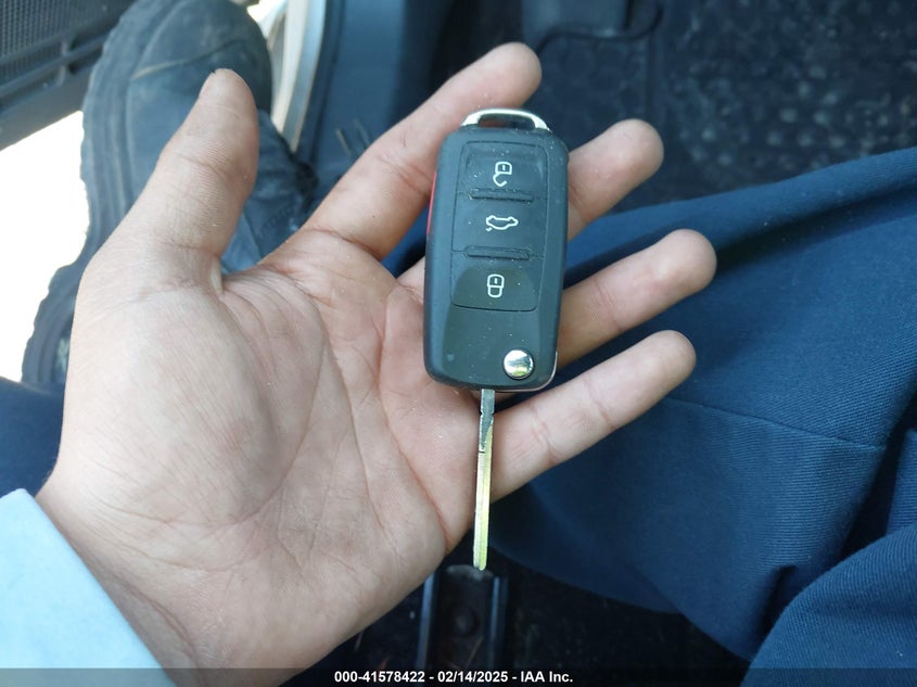2013 VOLKSWAGEN GOLF VIN: WVWDB7AJ0DW095917