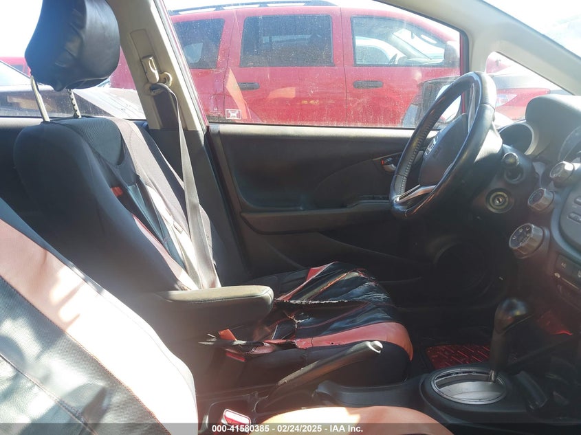 2009 HONDA FIT VIN: JHMGE88469S055901