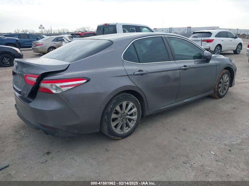 2018 TOYOTA CAMRY VIN: 4T1B11HK6JU628684