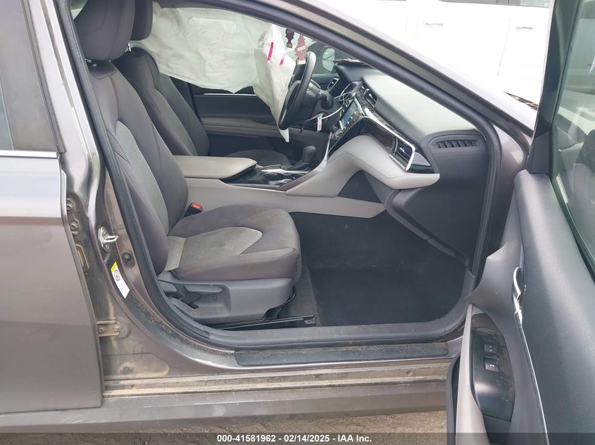 2018 TOYOTA CAMRY VIN: 4T1B11HK6JU628684
