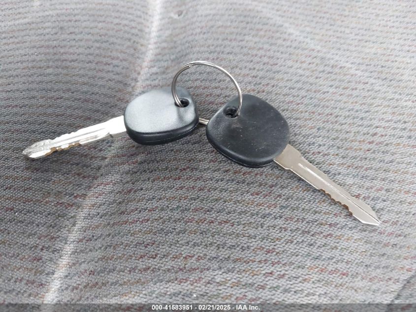 2002 GMC Yukon Sle VIN: 1GKEC13V02R300098 Lot: 41583951