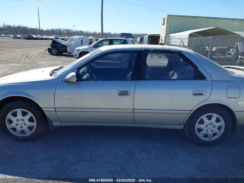 2000 Toyota Camry Le VIN: 4T1BG22K0YU70897 Lot: 41585500
