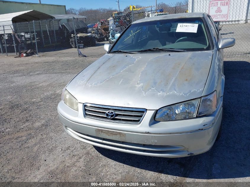 2000 Toyota Camry Le VIN: 4T1BG22K0YU70897 Lot: 41585500
