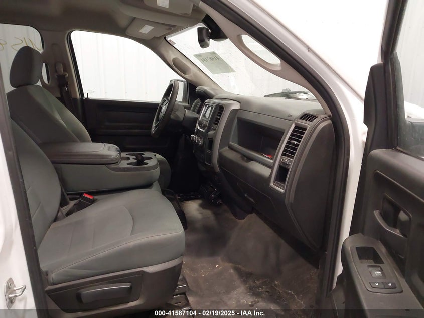 2019 RAM 1500 CLASSIC VIN: 1C6RR7KGXKS746132