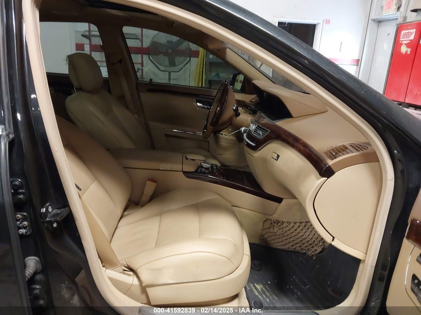 2011 MERCEDES-BENZ S 550 VIN: WDDNG8GB4BA400153