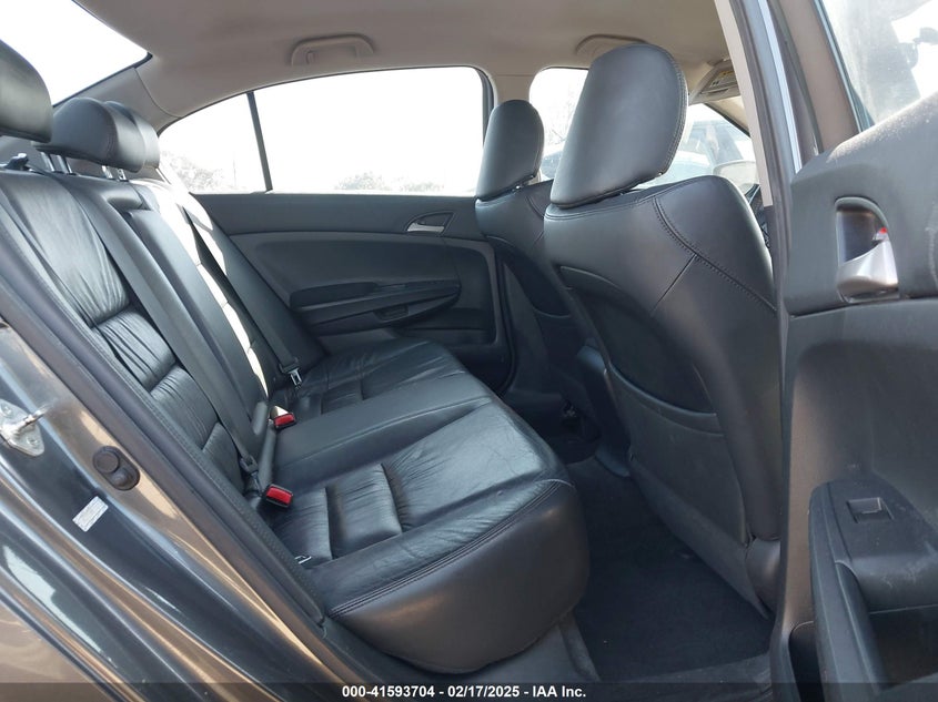 2011 HONDA ACCORD VIN: 1HGCP2F68BA112639