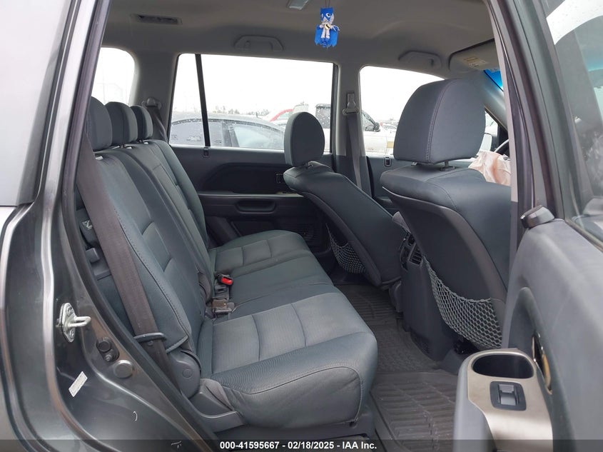 2007 Honda Pilot Lx VIN: 5FNYF281X7B006877 Lot: 41595667