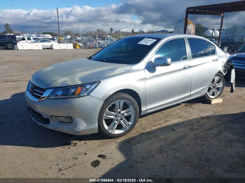 2013 HONDA ACCORD VIN: 1HGCR2F88DA145770