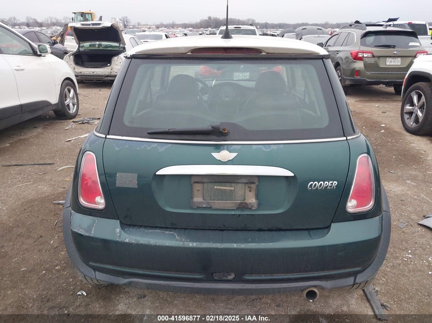 2006 MINI COOPER VIN: WMWRC33566TK72578