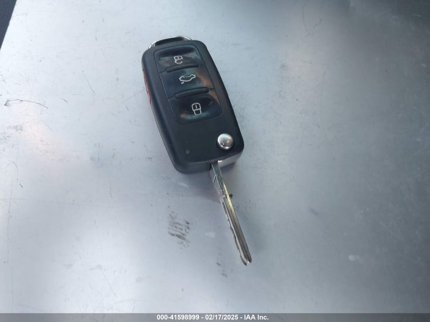 2014 VOLKSWAGEN BEETLE VIN: 3VWJ07AT4EM639750