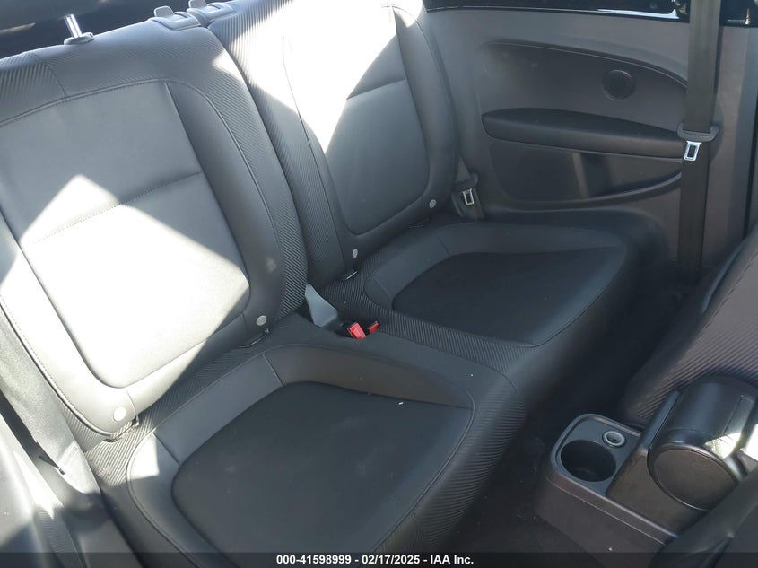 2014 VOLKSWAGEN BEETLE VIN: 3VWJ07AT4EM639750