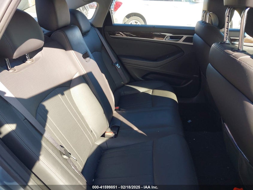 2016 HYUNDAI GENESIS VIN: KMHGN4JE3GU137577