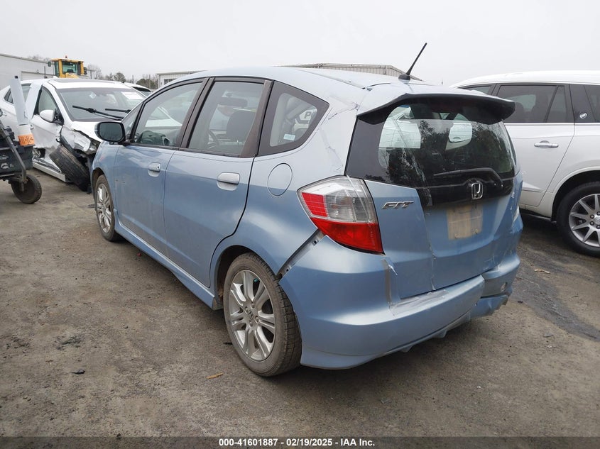 2009 HONDA FIT VIN: JHMGE884X9S056324