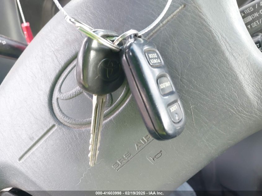 2000 Toyota Sienna Xle VIN: 4T3ZF13C4YU308121 Lot: 41603998