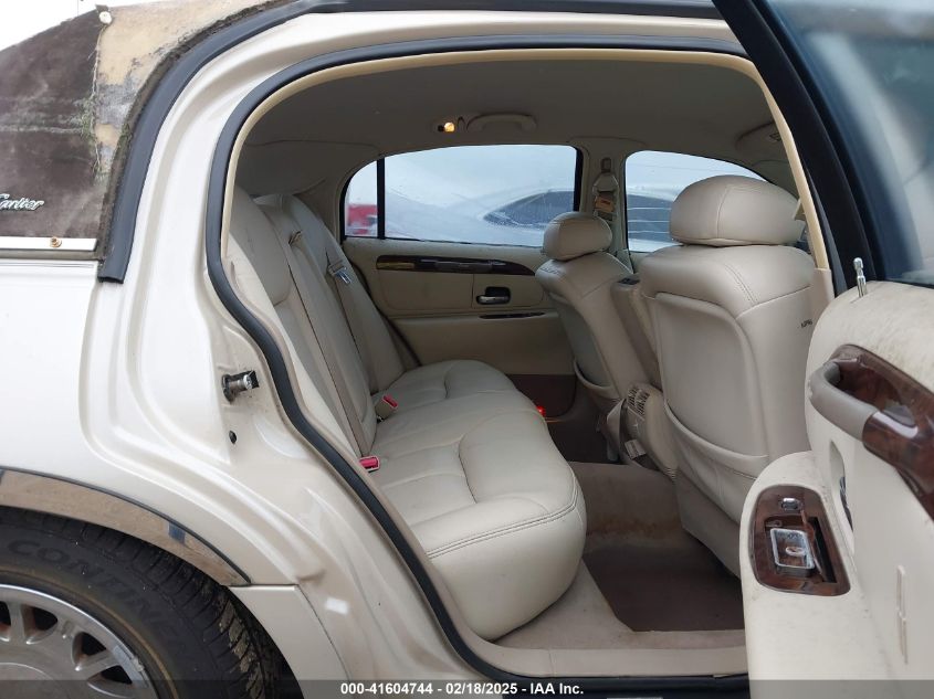 2000 Lincoln Town Car Cartier VIN: 1LNHM83W5YY902500 Lot: 41604744