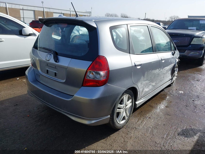2007 HONDA FIT VIN: JHMGD37647S002930