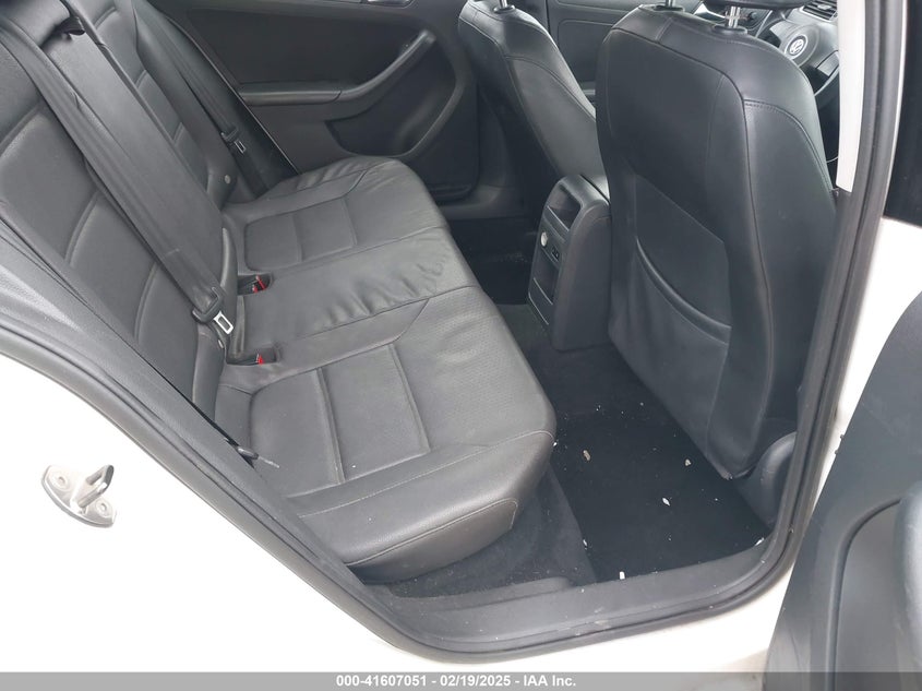 2011 VOLKSWAGEN JETTA VIN: 3VWDZ7AJ3BM373215