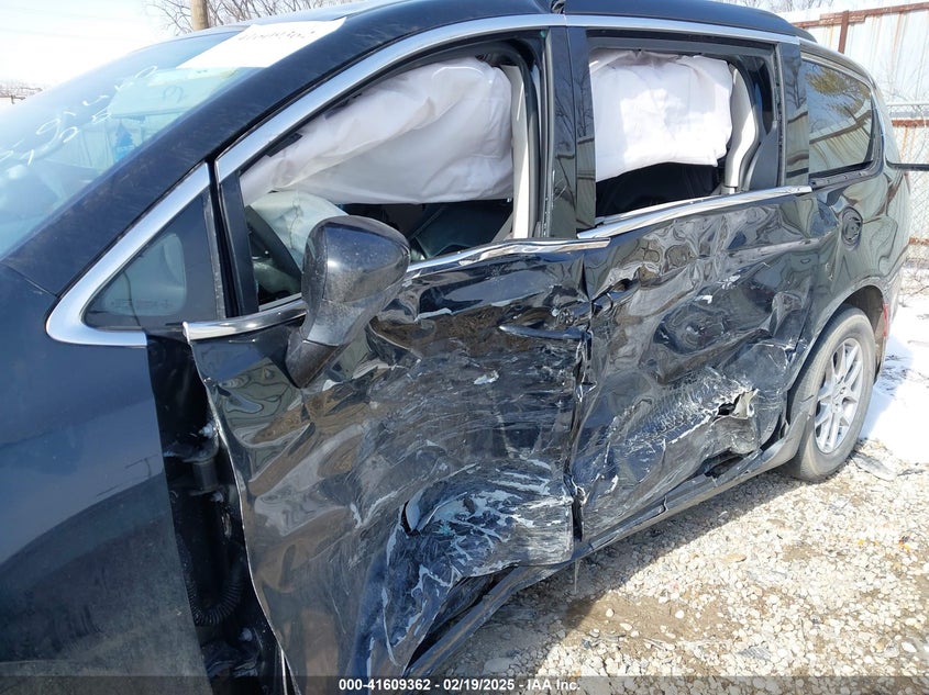 2022 CHRYSLER PACIFICA TOURING L - 2C4RC1BG7NR179214