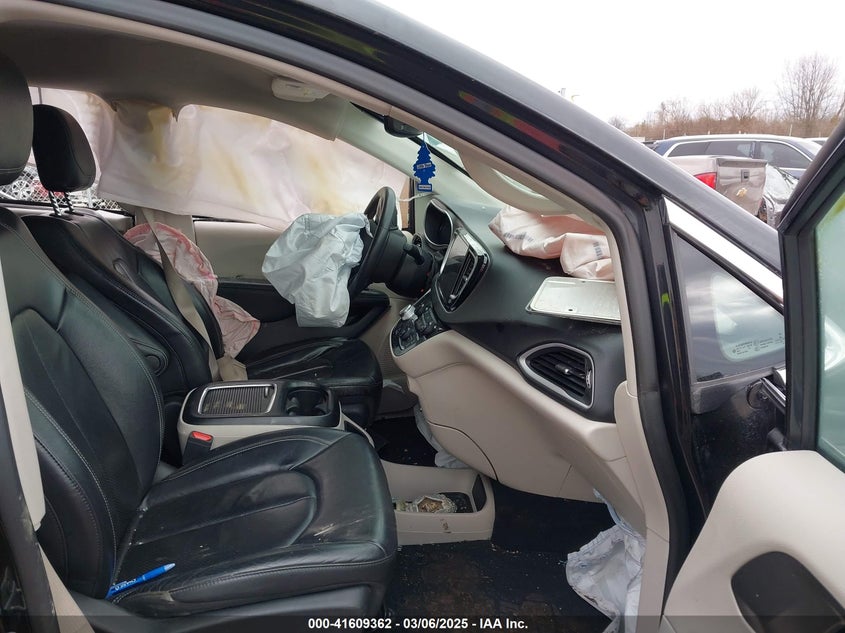 2022 CHRYSLER PACIFICA TOURING L - 2C4RC1BG7NR179214