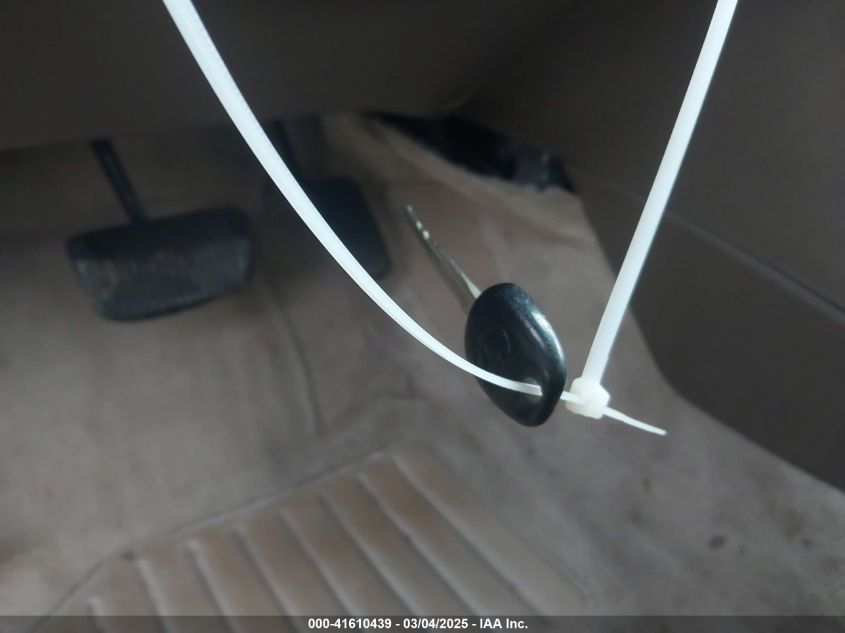 2000 Toyota Camry Xle VIN: JT2BG28K9Y0395225 Lot: 41610439