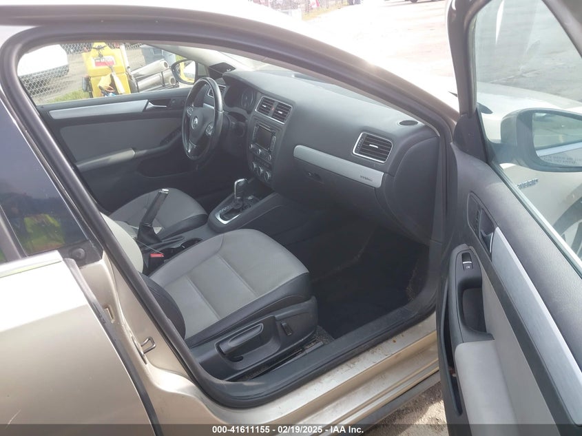 2013 VOLKSWAGEN JETTA VIN: 3VW637AJ4DM251847