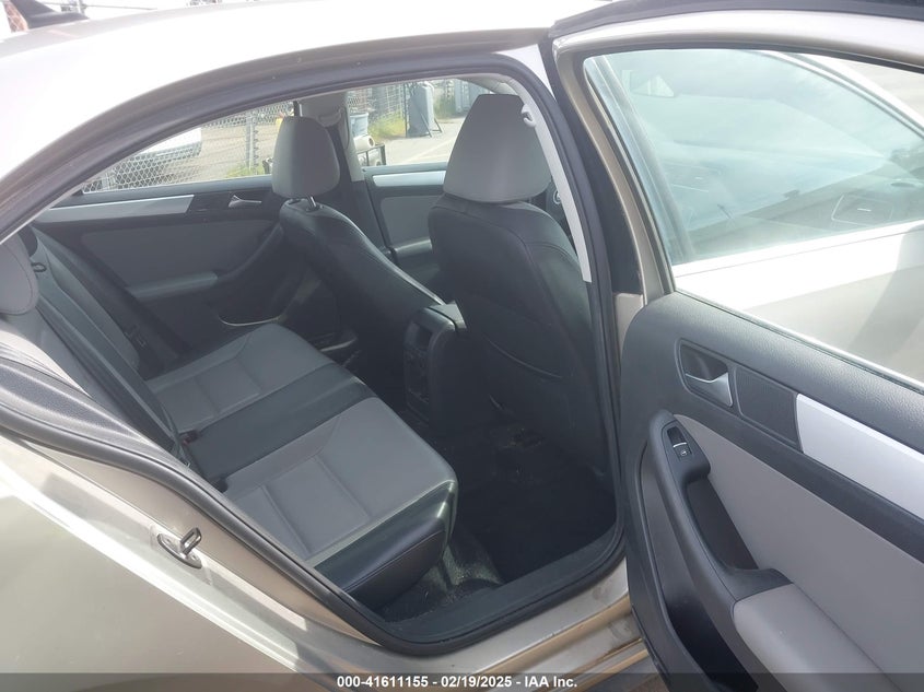 2013 VOLKSWAGEN JETTA VIN: 3VW637AJ4DM251847