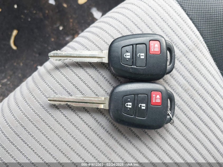 2013 TOYOTA RAV4 LE - JTMBFREV5DD020601