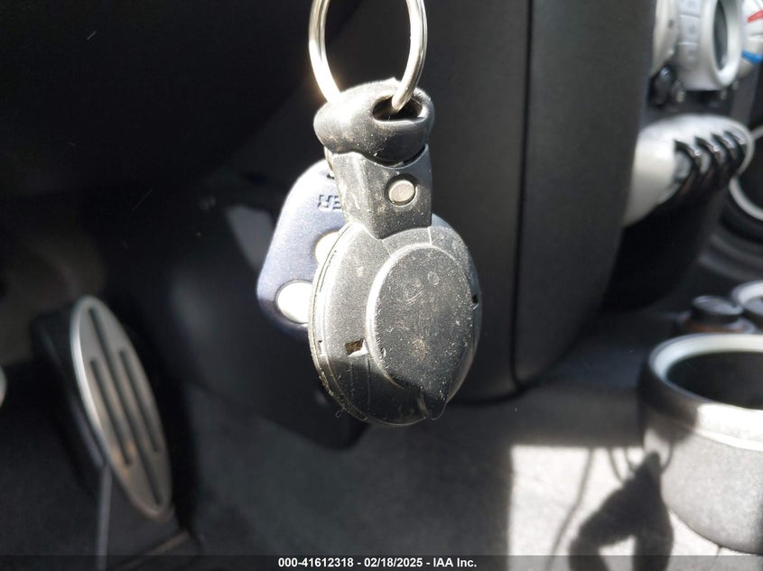 2009 MINI COOPER S VIN: WMWMF73599TW87617