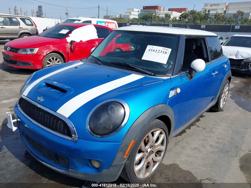 2009 MINI COOPER S VIN: WMWMF73599TW87617