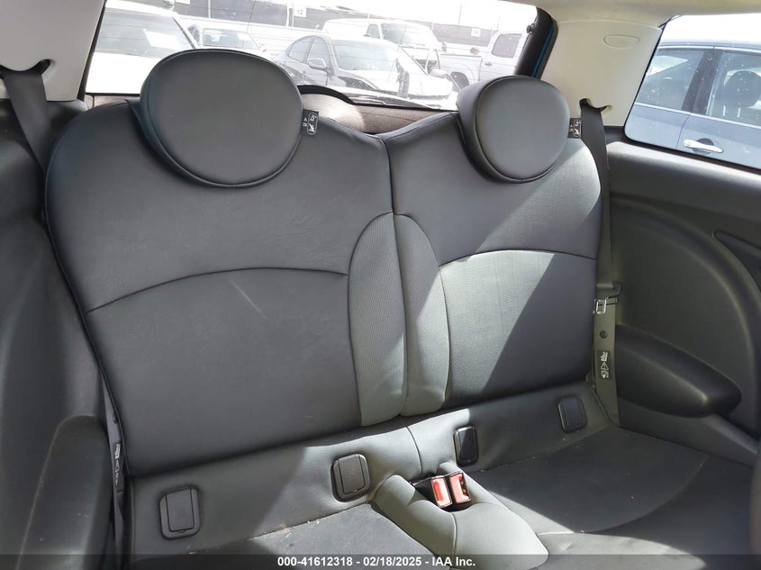 2009 MINI COOPER S VIN: WMWMF73599TW87617