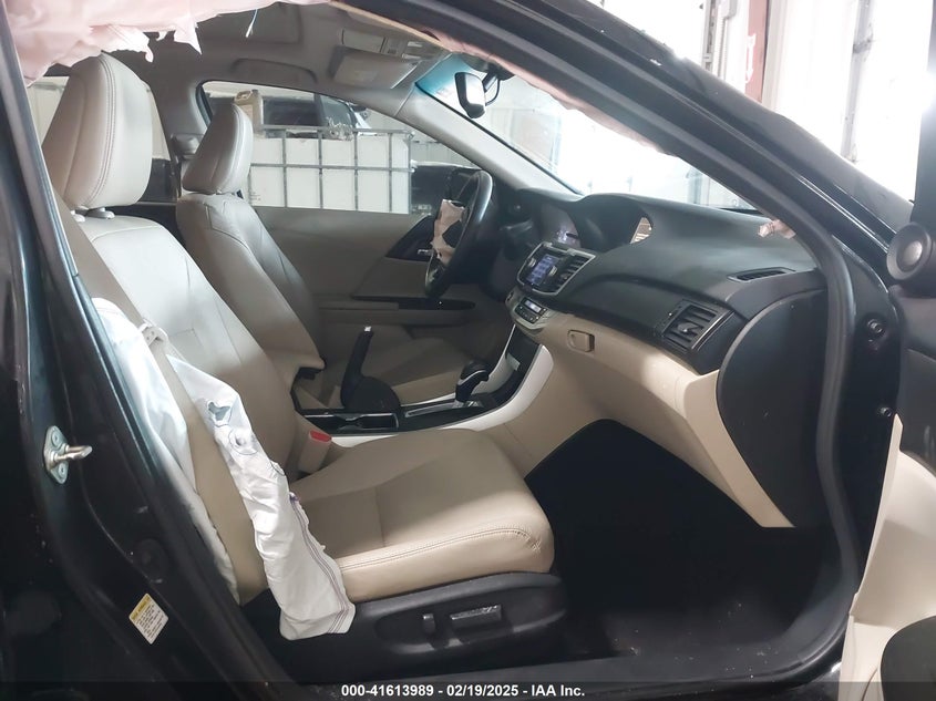 2015 HONDA ACCORD VIN: 1HGCR2F83FA121458