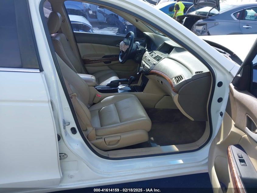 2009 HONDA ACCORD VIN: 1HGCP26899A018796
