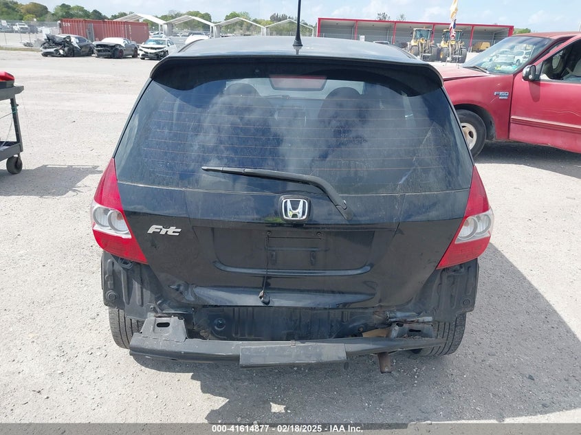 2008 HONDA FIT VIN: JHMGD38648S008288