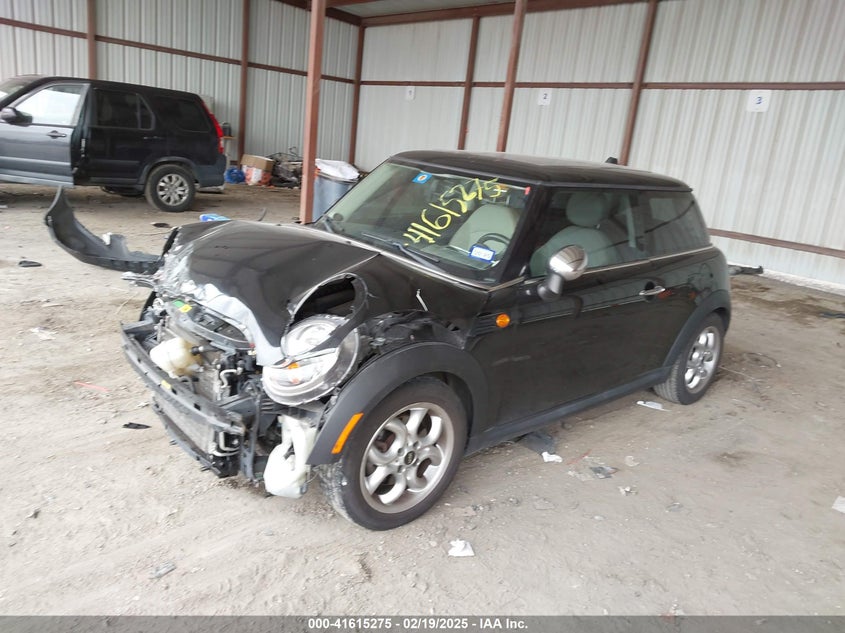 2011 MINI COOPER VIN: WMWSU3C55BT092288