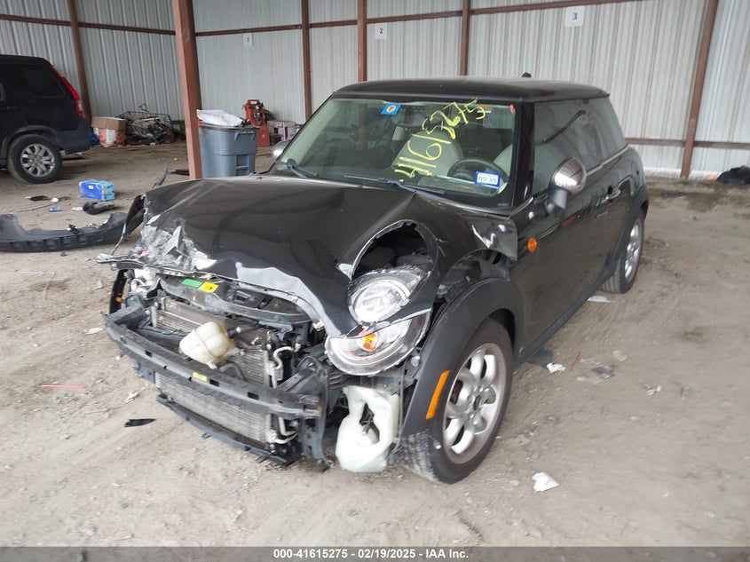 2011 MINI COOPER VIN: WMWSU3C55BT092288