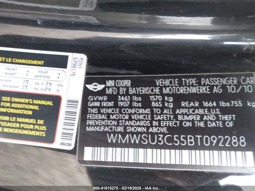 2011 MINI COOPER VIN: WMWSU3C55BT092288