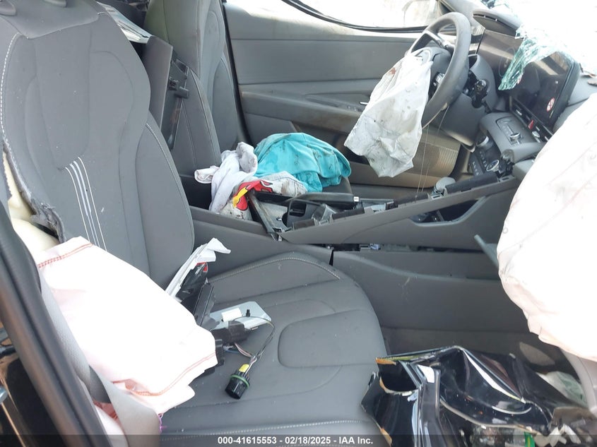 2024 HYUNDAI ELANTRA VIN: KMHLM4DG1RU786957