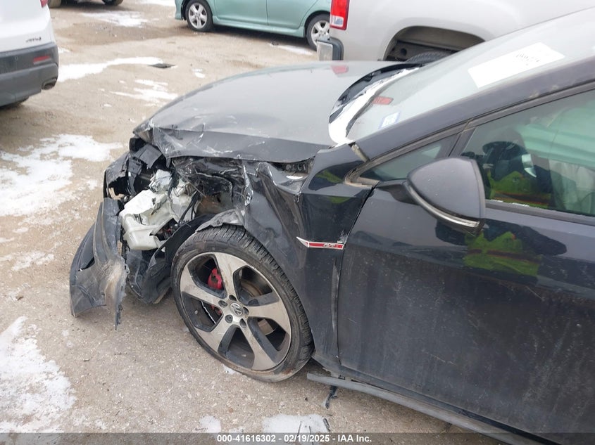 2015 VOLKSWAGEN GOLF GTI 2.0T SE 4-DOOR - 3VW4T7AU1FM070225