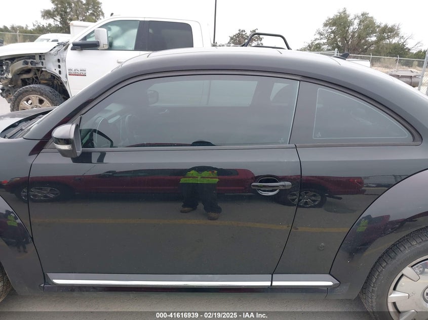 2016 VOLKSWAGEN BEETLE VIN: 3VWJ17AT5GM636971