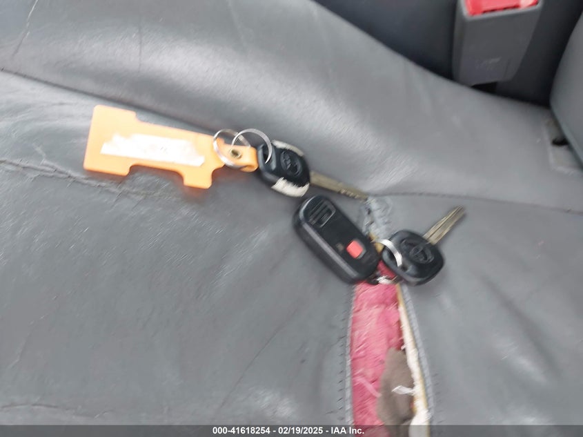 2000 Toyota Camry Xle V6 VIN: JT2BF28K3Y0242116 Lot: 41618254