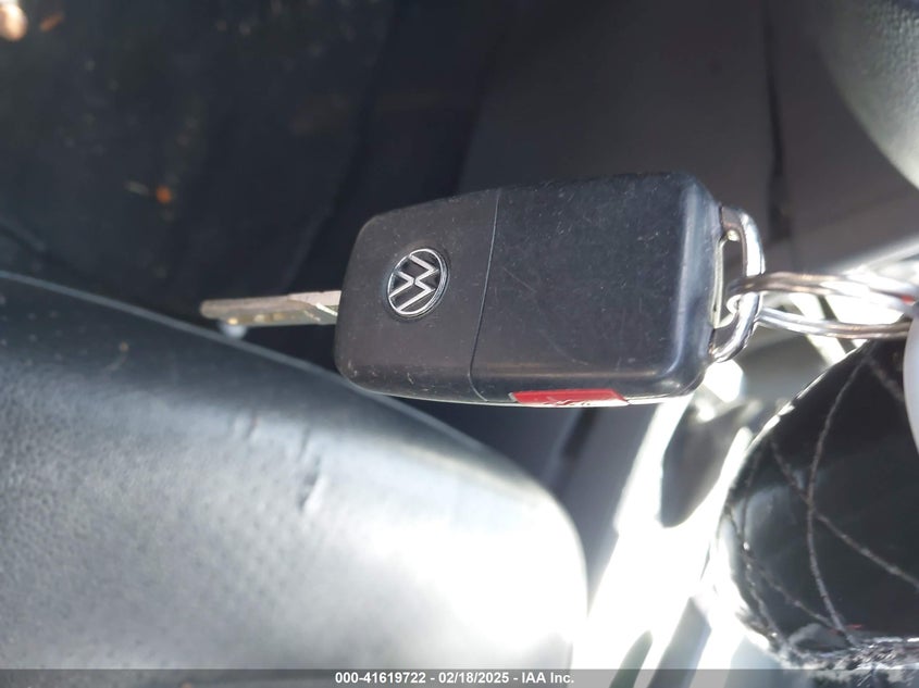 2013 VOLKSWAGEN PASSAT VIN: 1VWBP7A34DC064498