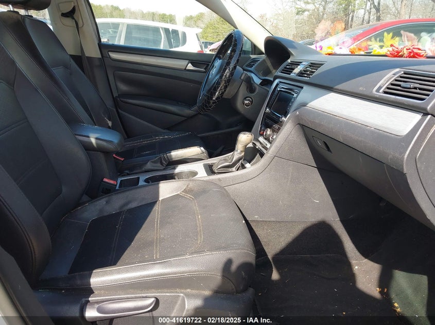 2013 VOLKSWAGEN PASSAT VIN: 1VWBP7A34DC064498