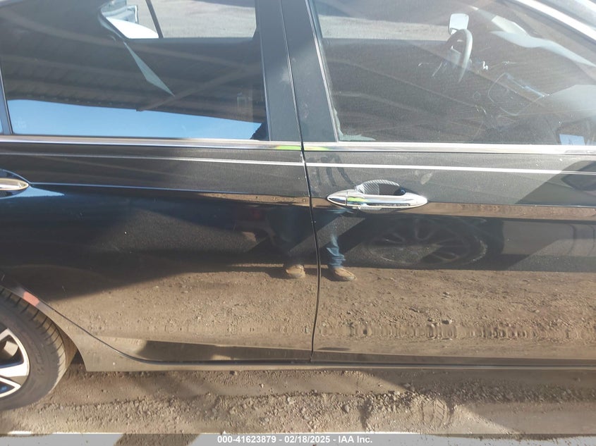 2017 HONDA ACCORD VIN: 1HGCR2F35HA275208